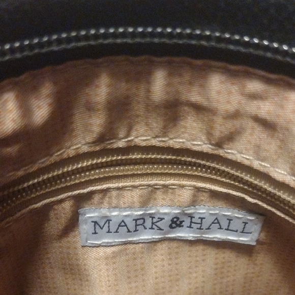 Chic Black Crossbody Bag with Striped Detail - Picture 7 of 13